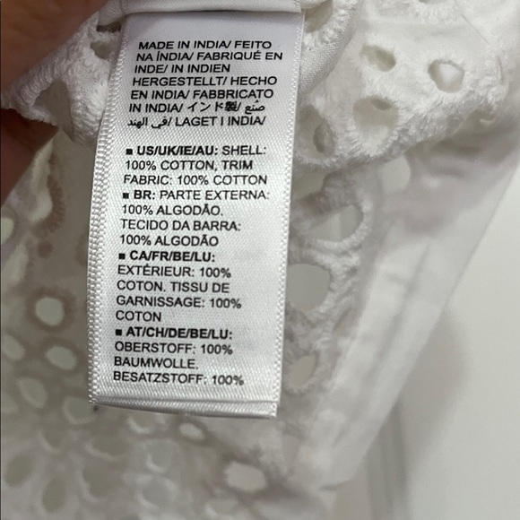 Chic White Eyelet Women's Blouse - Picture 5 of 6